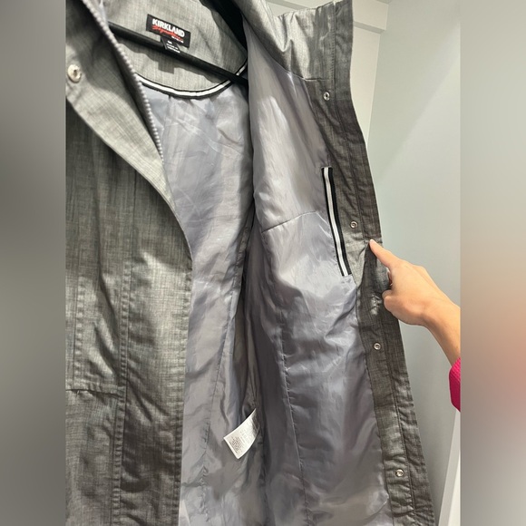 Kirkland signature trench coat rain jacket light gray hood adjustable waist - Picture 5 of 10